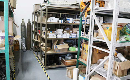 高低溫試驗(yàn)箱廠家倉(cāng)庫(kù)