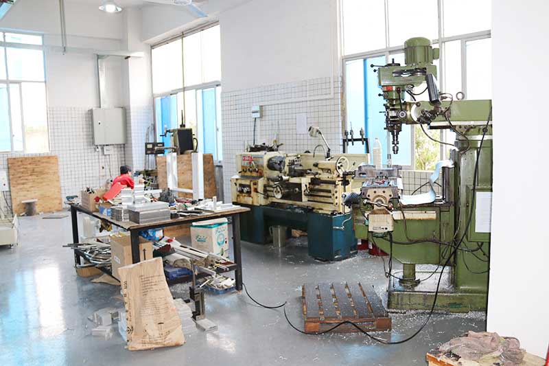 高低溫試驗箱廠家加工區(qū)